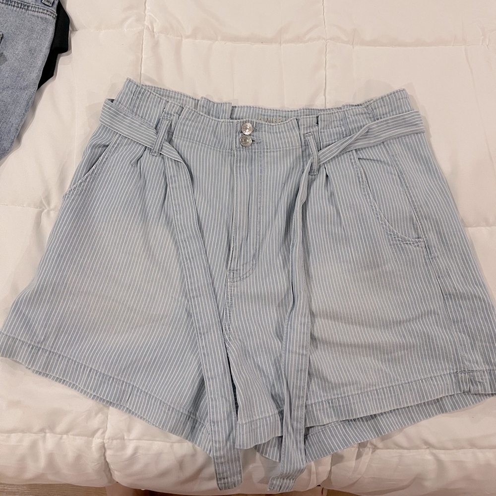 American Eagle high waisted shorts